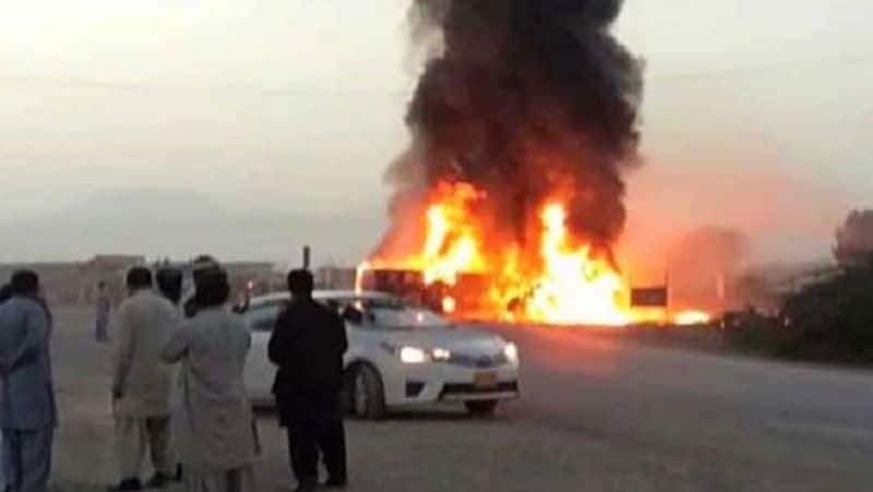 Pakistan tanker-bus collision...26 killed,16 injured