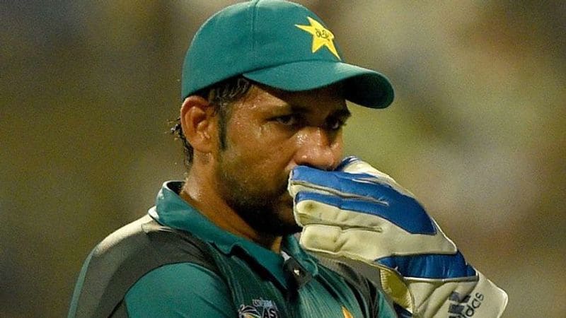 Pakistan Cricket captain trolled by Pak Traffic Police