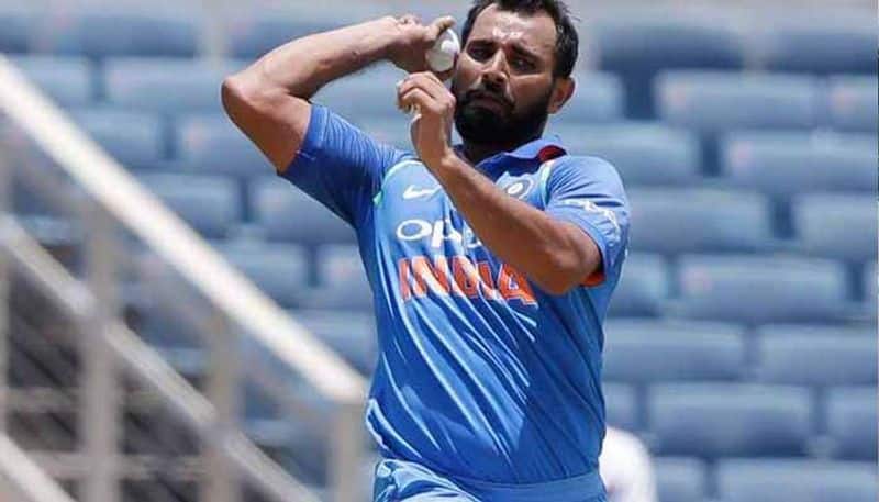 bumrah and shami bowling well and australia lost early first wicket in first odi