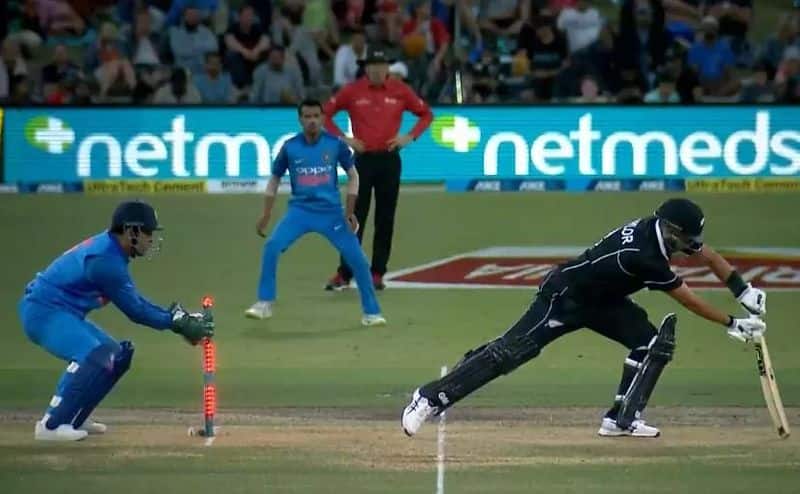dhoni amazing stumping in second odi against new zealand