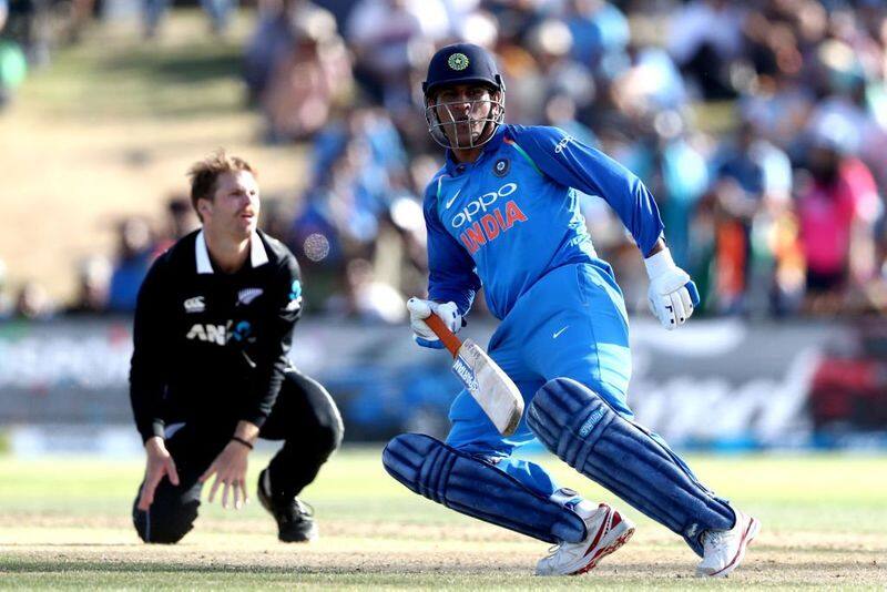 indian teams batting coach sanjay bangar confirmed that dhoni will play in last odi against nz