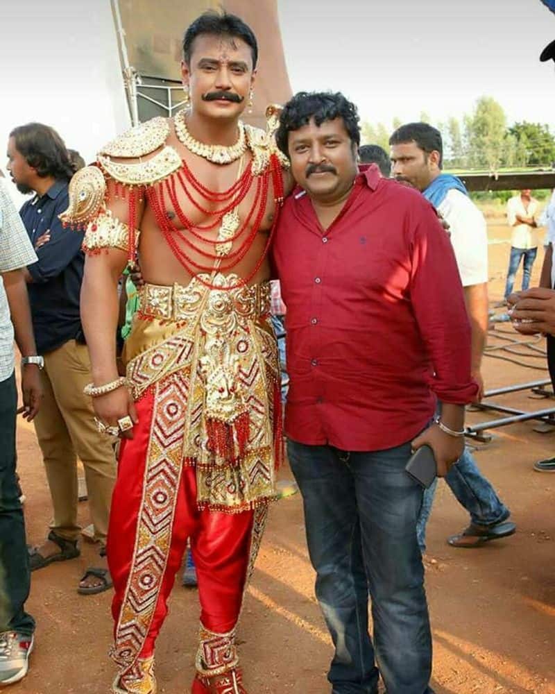 Challenging star Darshan receives unique gift by fan