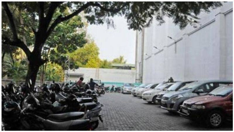 chennai high court warns against theatre parking charges