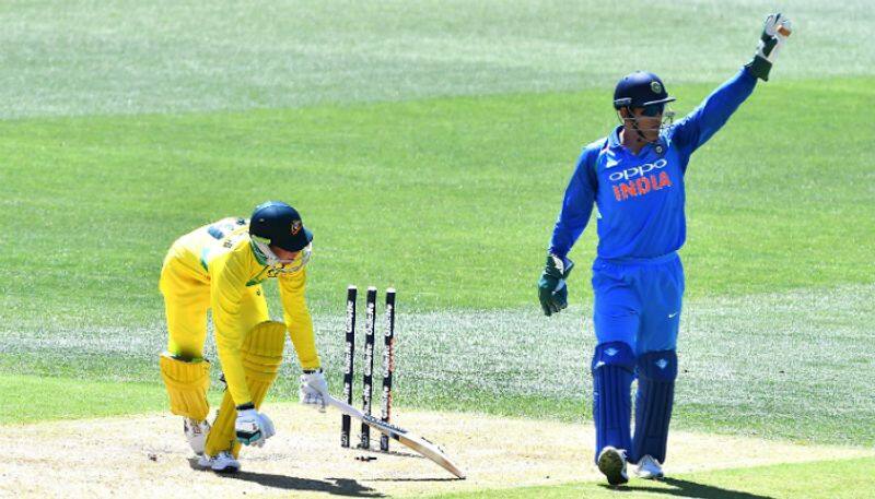 MS Dhoni best wicketkeeper in world Deep Dasgupta backs Rishabh Pant as batsman for World Cup
