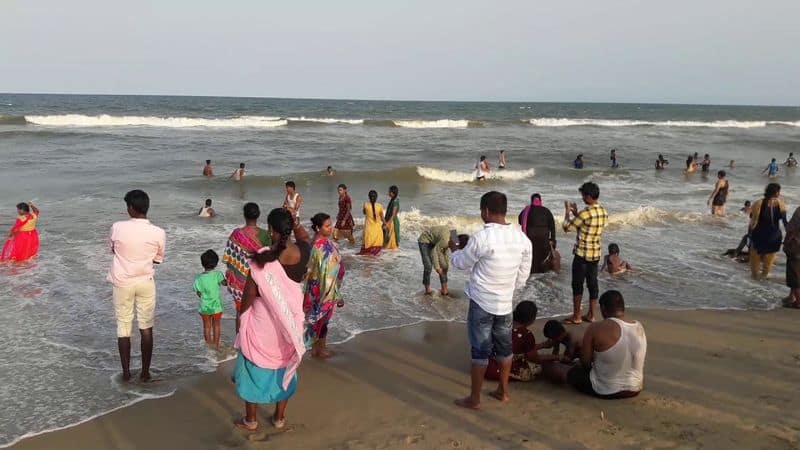 children who are all below the age of 18 should not take bath in merina