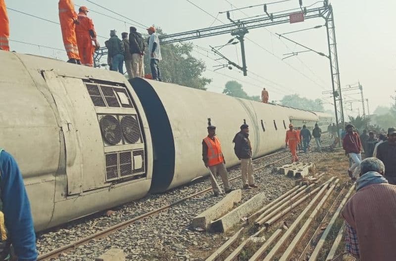 train accident in Hazipur Bihar, seven people killed several injured