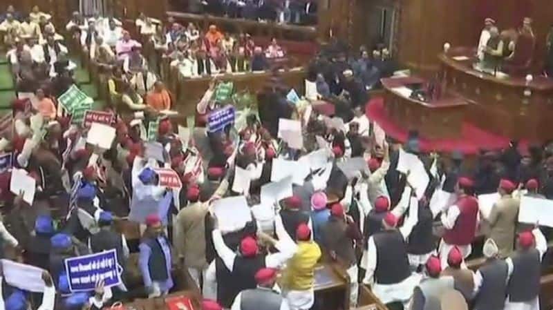 sp-bsp MLA express protest in front of governor in up assembly, paper shells thrown to governor