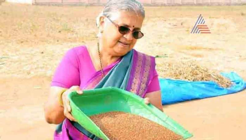 Infosys chief Sudha Murthy offers pooja to crop in Mysore as a lady farmer