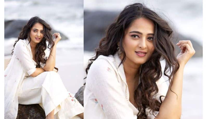 anushka new photo gallery spread in online