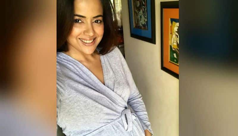 actress sameera reddy replay for nettisons