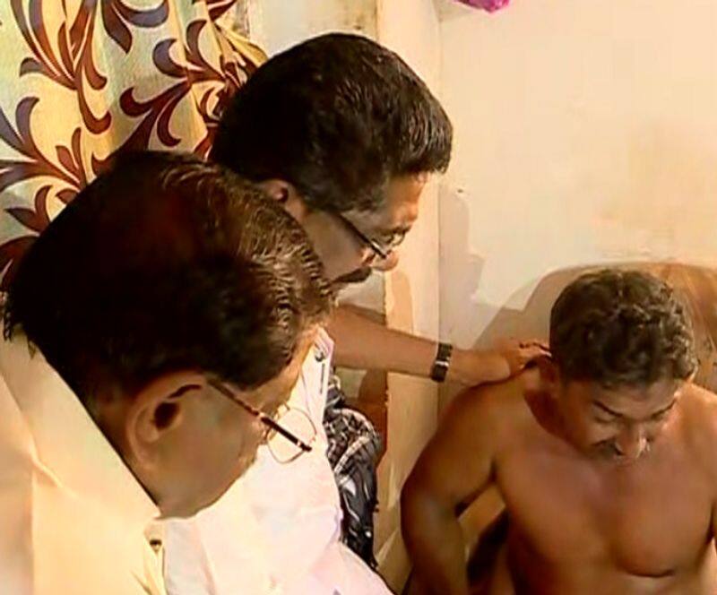 congress leaders including mullappally and chennithala breaks down in twin murder in kasargod