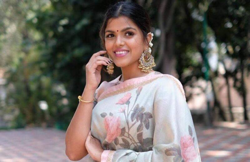 actress pooja deviriya phone is hacked