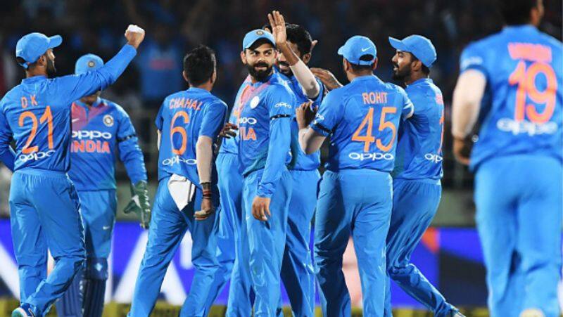 aakash chopra raised questions about indian team selection ahead of second odi