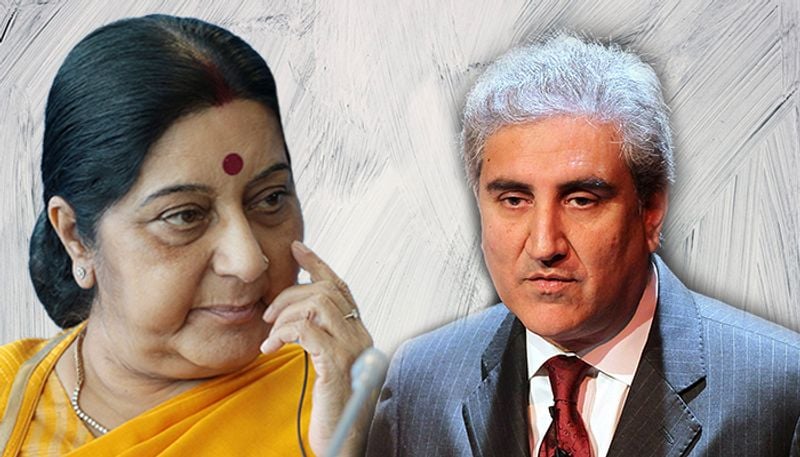 Pakistan foreign minister Shah Mahmood Qureshi walks out in a huff as Islamic nations embrace Sushma Swaraj