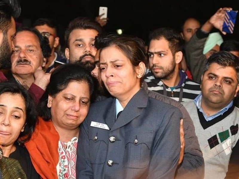 Wife Of Chopper Pilot Killed In Budgam Crash Stands Strong At Cremation