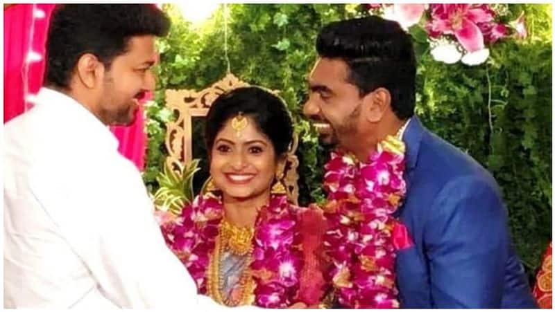 vijay attends his driver daughter's wedding
