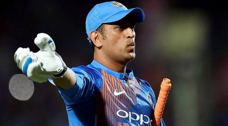 ranchi fans thunderous welcome to dhoni in home ground
