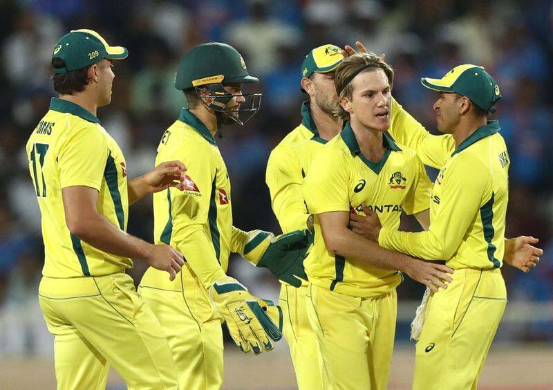 australia win by 32 runs in third odi against india