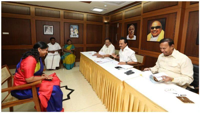 Stalin's checked check to the executives who put the head of the money. Lamenting the DMK Points