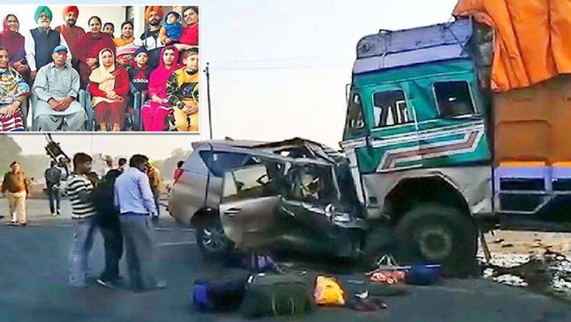 Jharkhand car-truck collision...10 people killed