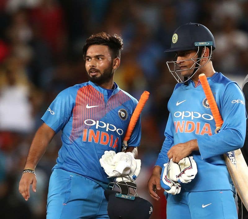 adam gilchrist advices rishabh pant do not try to become dhoni