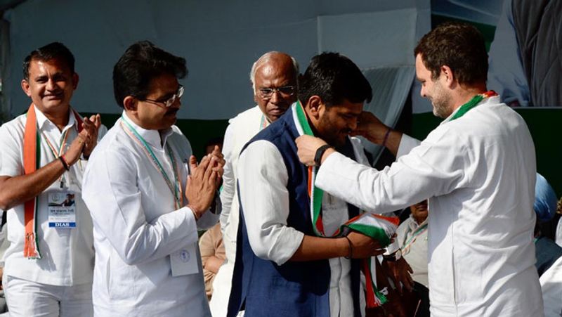 Patidar Leader Hardik Patel Joins Congress In Presence Of Rahul and Sonia Gandhi