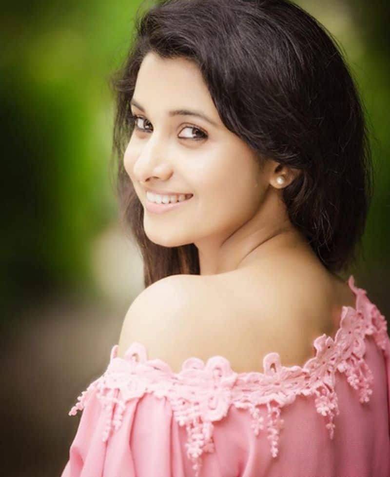 actress priya bavani shanker hot photos