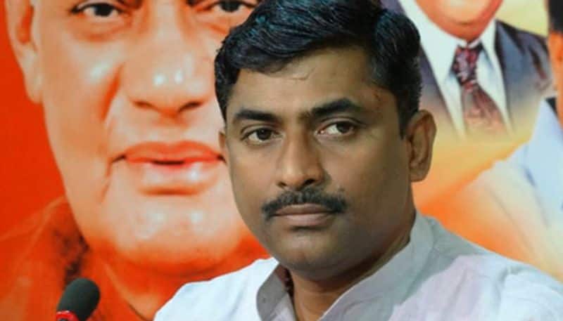 Karnataka Bjp invites congress mla to quit from party