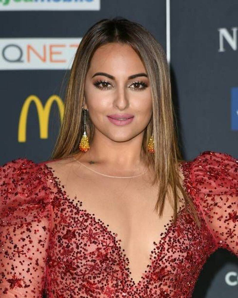 sonakshi sinha over glamour dress appear in cinema function
