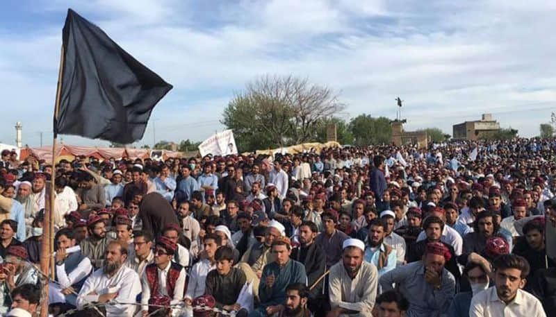 Pashtuns shun Pakistan parliament as Shias demand azadi