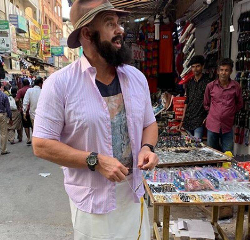 cricket player hayden doing shoping in chennai t nagar
