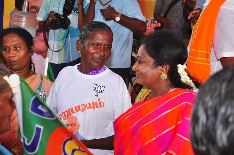 5 yrs old boy supporting tamilisai