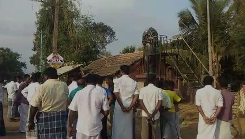 Periyar statue damaged in Pudukkottai