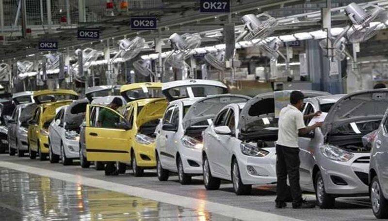 What is the reasons of crisis in Indian automobile industry
