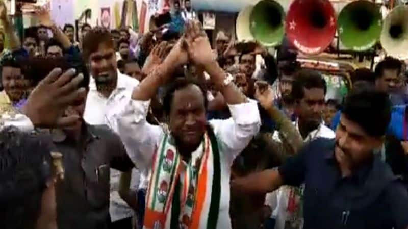 Karnataka minister performs Nagin dance to woo voters