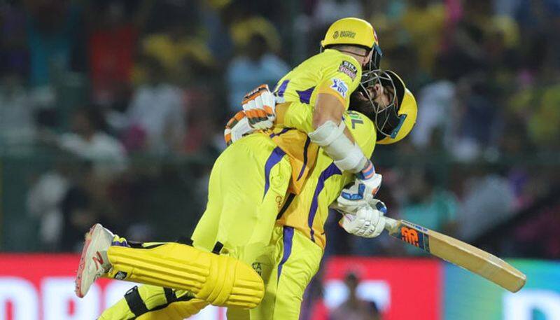 former cricketers criticize the way dhoni handled no ball controversy