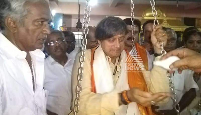 thulabhara balance broken and Shashi Tharoor got injured  during temple ritual
