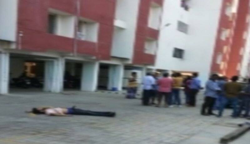 a student fell down from the floor 14  and died in thiruporur chennai