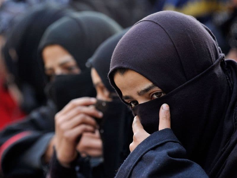 supreme court serves notice to centre and maharashtra government on women entry in mosque