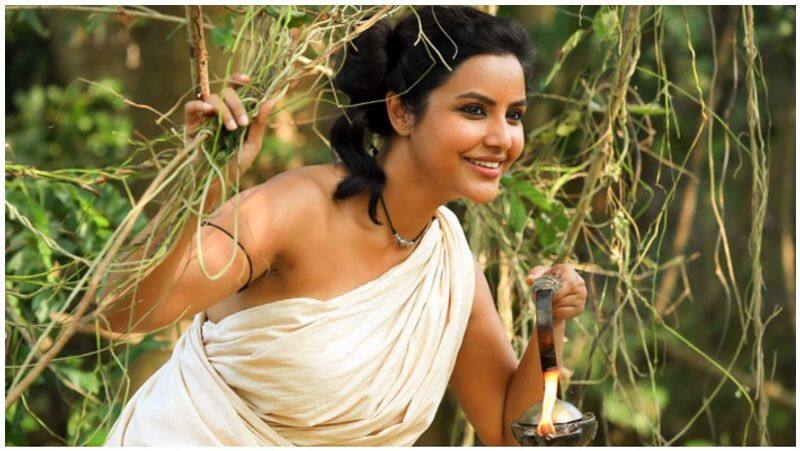 priya anand fights with a twitter fallower