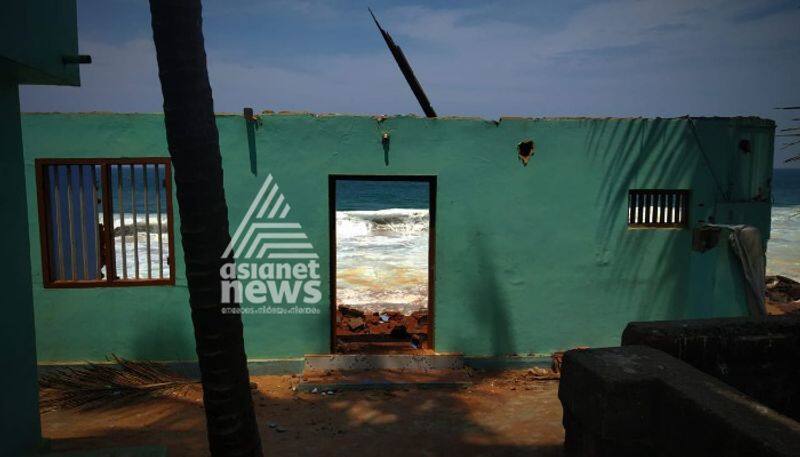 homes destroyed by waves in thiruvananthapuram valiyathura