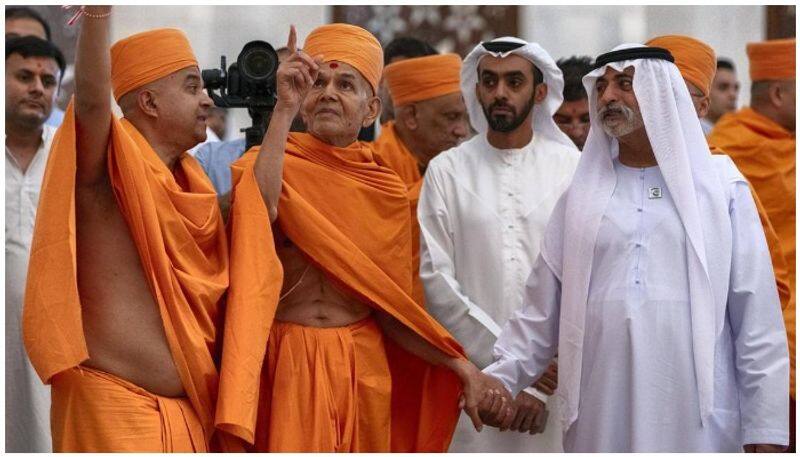 Hindu priests visit Sheikh Zayed Grand Mosque