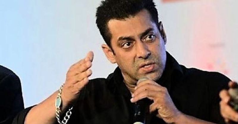 complaint filed against salman khan for snatching fan phone