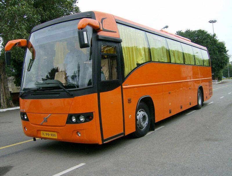 Government plans uniform colour for all tourist buses in Kerala