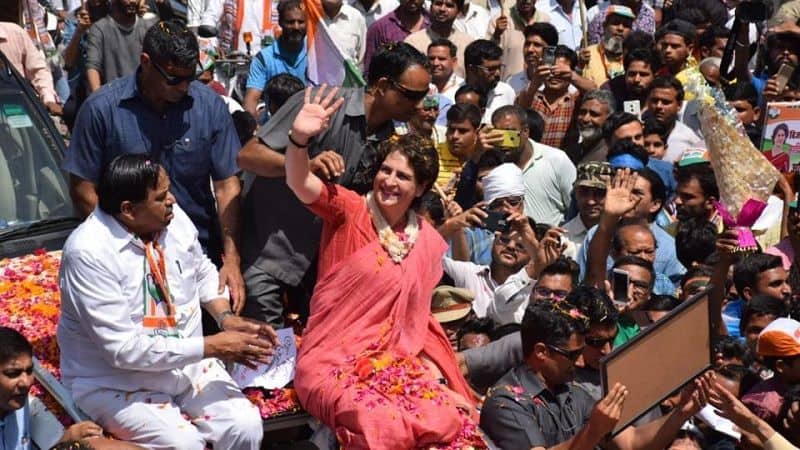 Priyanka Gandhi would election campaign first time against maneka gandhi in sultanpur