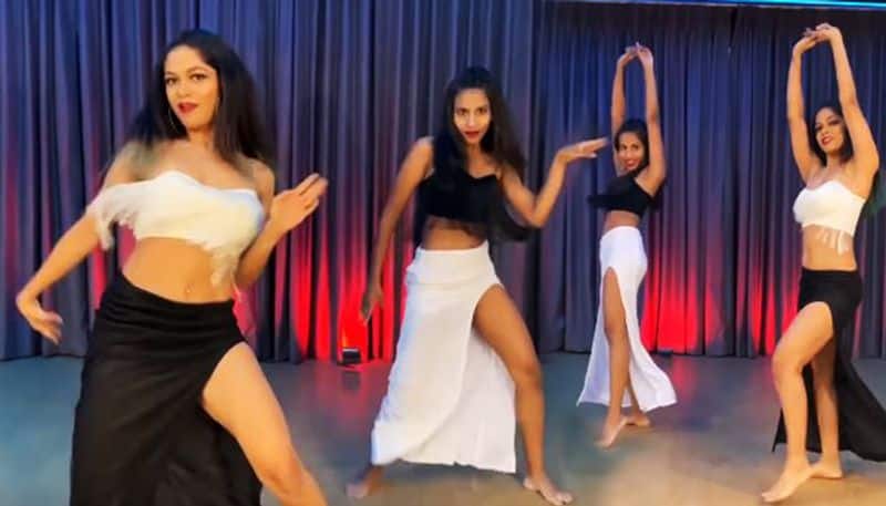 TWO GIRLS DANCE VIDEO ON 'DIDAR DE DIDAR DE' SONG VIRAL ON INTERNET