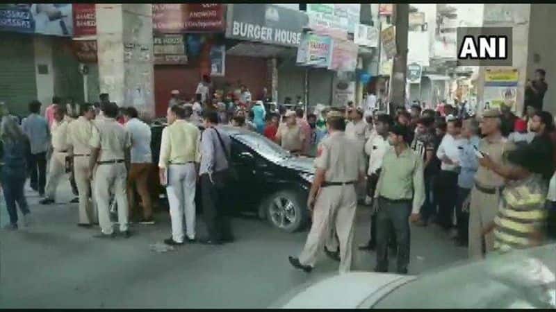 two rowdy groups gun fight in delhi