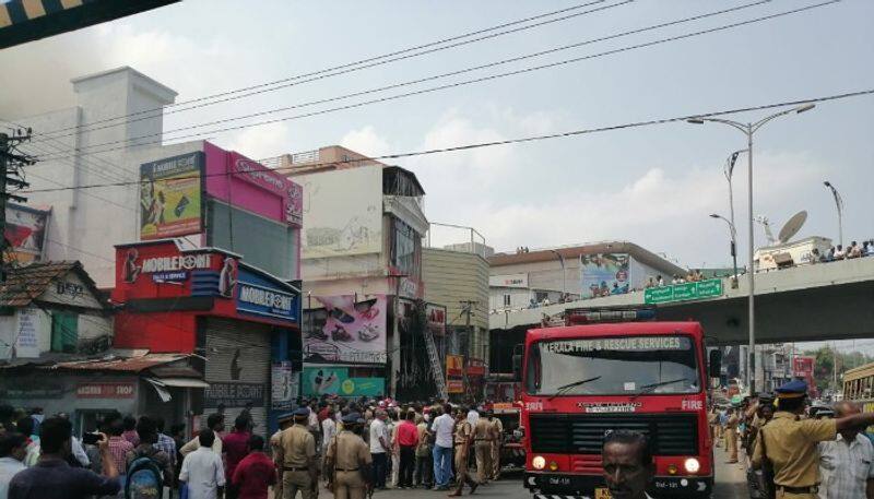 big fire in trivandrum four shops burn