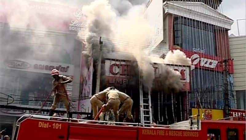 big fire in trivandrum four shops burn