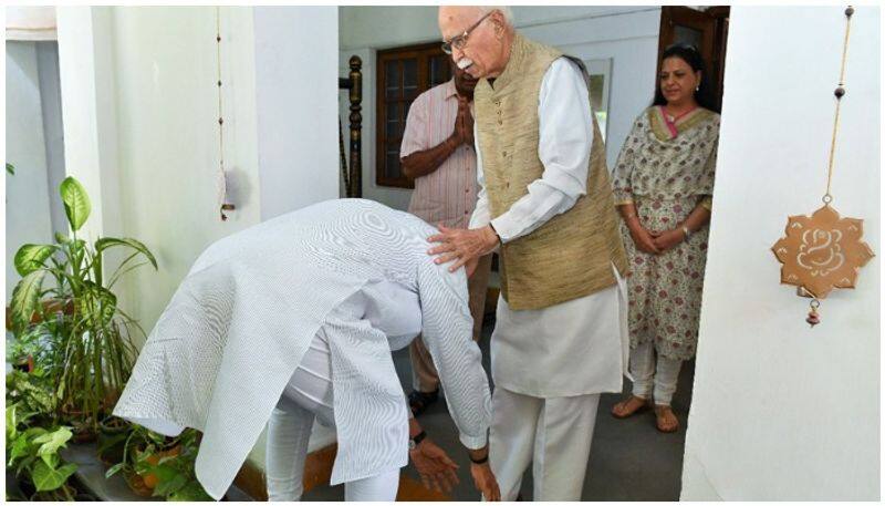 modi touches lk advani's feet and seeks blessing; viral picture
